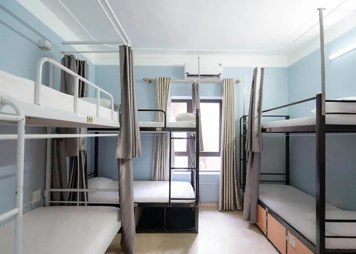 Fancy Hostel&bar 2* Hạ Long